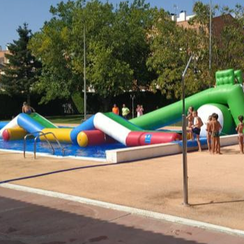 INFLABLES  A LA PISCINA. NENS I NENES NASCUTS DEL 2010 AL 2007