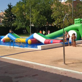 INFLABLES  A LA PISCINA. NENS I NENES NASCUTS EL 2006 I ANTERIORS