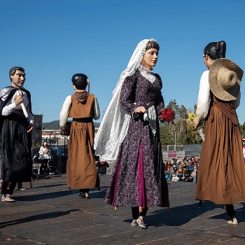 Estrena dels vestits nous dels gegants de l'Agrupació Cultural Folklòrica