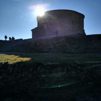 Visita guiada al Castell de Sant Esteve i Sebastià i l'església romànica de Sallent