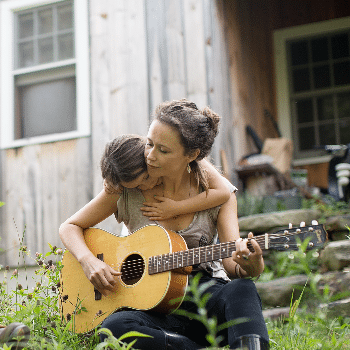 Sarah Lee Guthrie