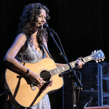 SARAH LEE GUTHRIE en concert