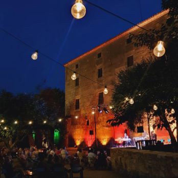 MARINA ROSSELL presenta 300 CRITS - Cicle de concerts i copes al Castell Nou de Llinars
