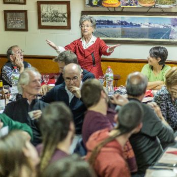 Dinar de cantadors i cantadores amb Adrià Cortadellas - Festival Càntut